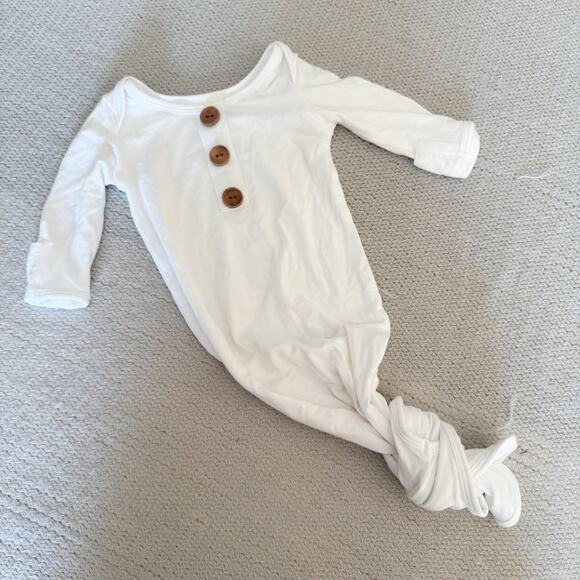 Caden Lane White Bamboo Knotted Gown Baby Photo Sleeper Outfit - 0 to 3 Months - Picture 1 of 4